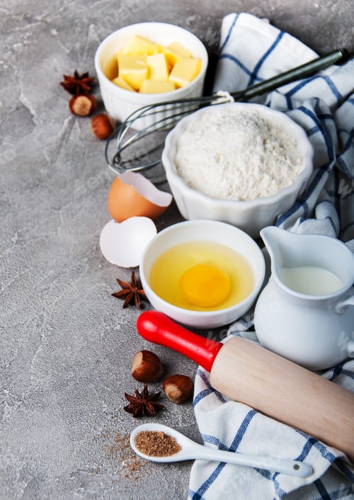 Preview: Kitchen table with various ingredients