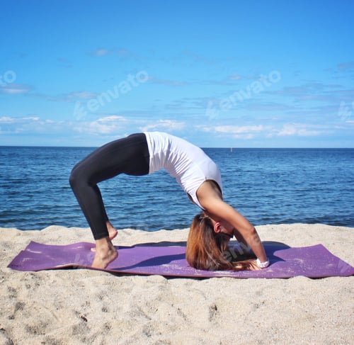 Preview: Yoga at the beach
