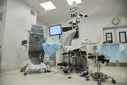 Preview: Modern Surgical Equipment Standing in Empty Operating Room at Hospital