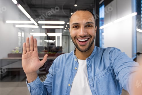 Preview: A man with a big smile on his face is waving at the camera