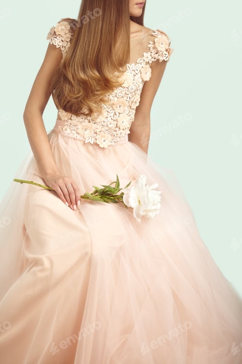 Preview: Beautiful woman in wedding dress