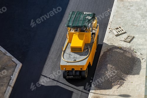 Preview: Asphalting road machine