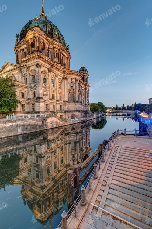 Preview: The Dom of Berlin and the river