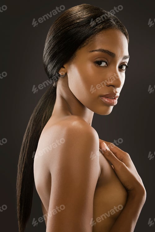 Preview: Elegant woman with natural makeup looking over her shoulder