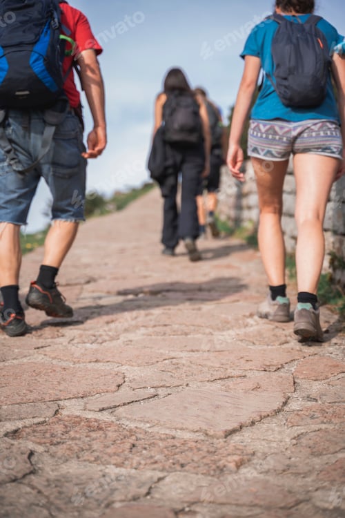 Preview: three people Backpacker