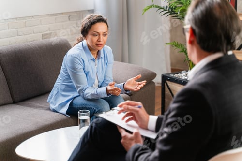 Preview: Adult woman in a psychology studio