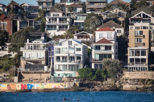 Preview: Waterside living