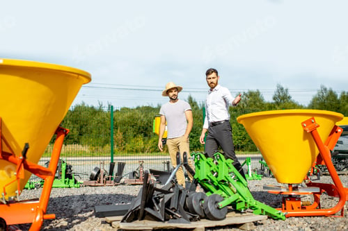 Preview: Agronomist with salesman at the agricultural shop