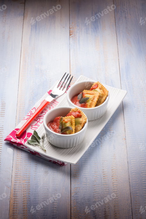 Vorschau: gebratene Ravioli mit Tomatensauce