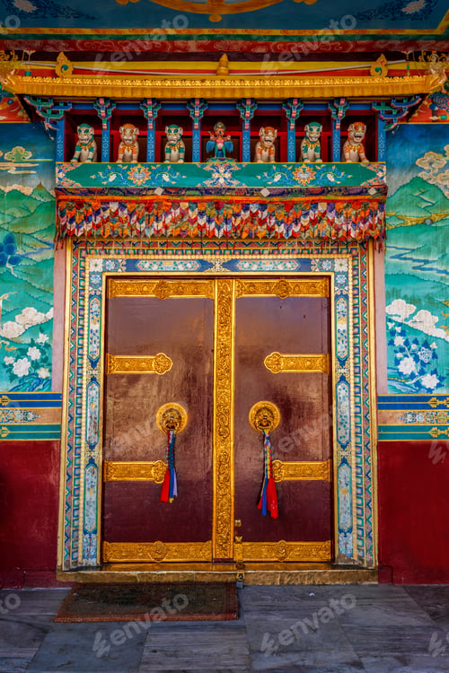 Preview: Door in Buddhist monastery