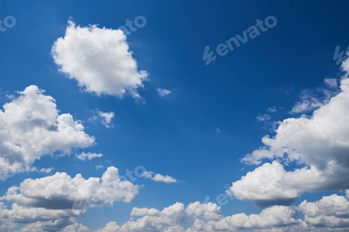 Vorschau: Wolken im blauen Himmel