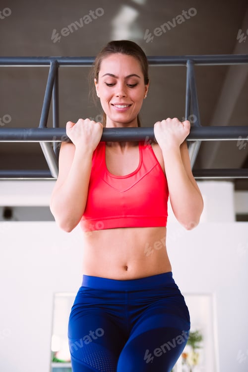 Preview: Young woman doing pull-ups