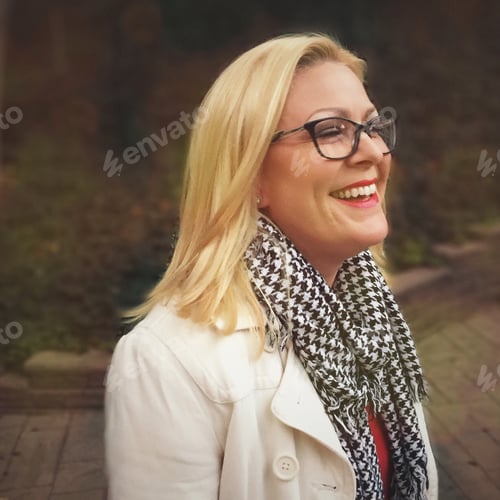Preview: Young woman happily smiles while wearing fashionable fall clothes