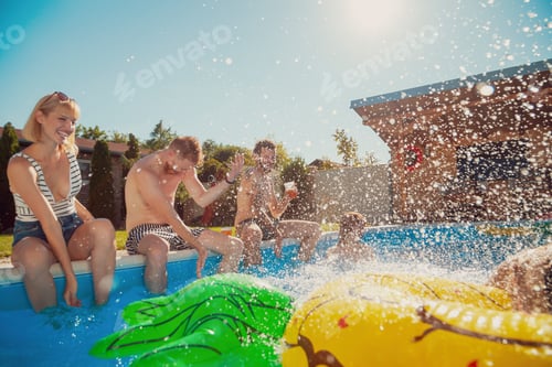 Preview: Friends having fun at the swimming pool