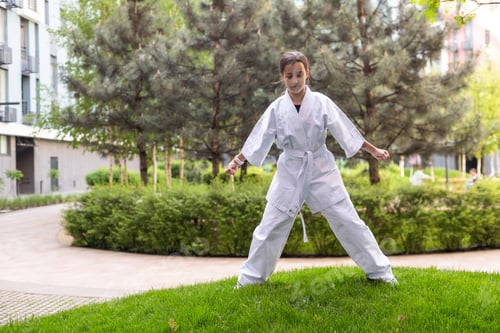 Preview: Karate, teenager girl in kimono training