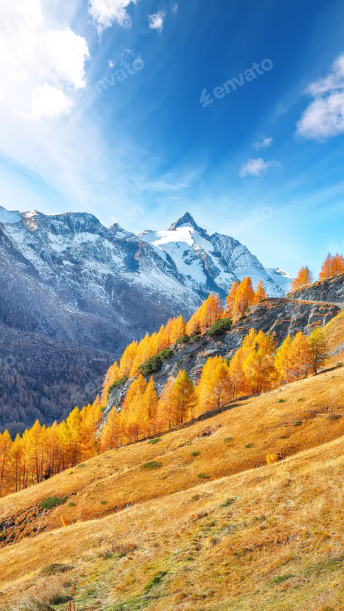 Preview: Stunning view of moutaine scenery at Grossglockner High Alpine Road during autumn.