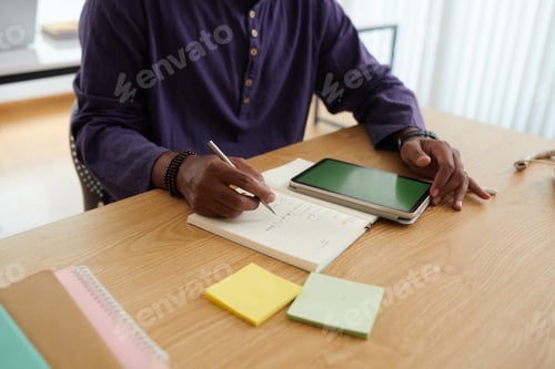Preview: Entrepreneur writing schedule for day in planner