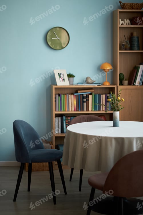 Preview: Dining Table In The Room