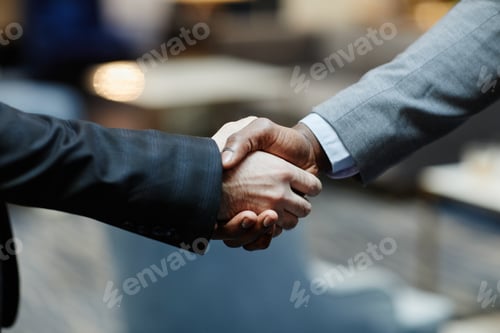 Preview: Close Up Business People Shaking Hands