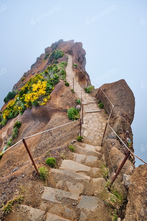 Preview: The hiking trail between Pico de Arieiro and Pico Ruivo in clouds, Madeira, Portugal