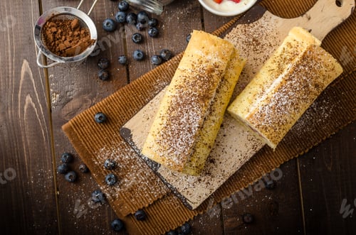 Preview: Sponge roll stuffed with strawberry cream