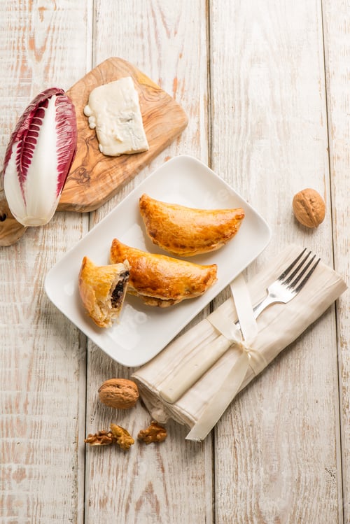 Preview: panzerotti stuffed with gorgonzola cheese and chicory