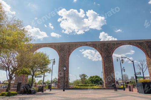 Preview: Premium image with copyspace of the arches of queretaro in mexico