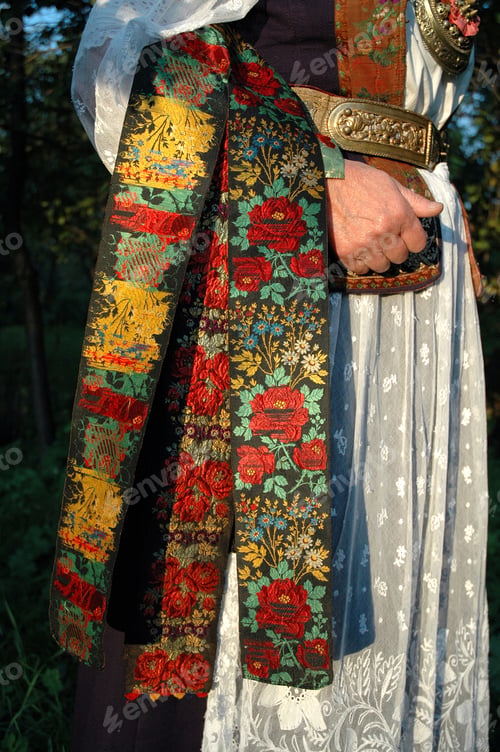 Preview: Traditional Woman Costume Detail