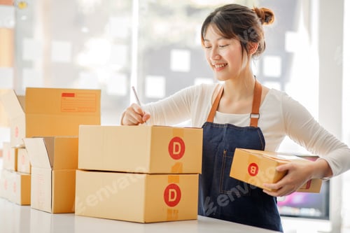 Preview: SME entrepreneur Small business entrepreneurs Online selling ideas,Happy Young Asian business owner