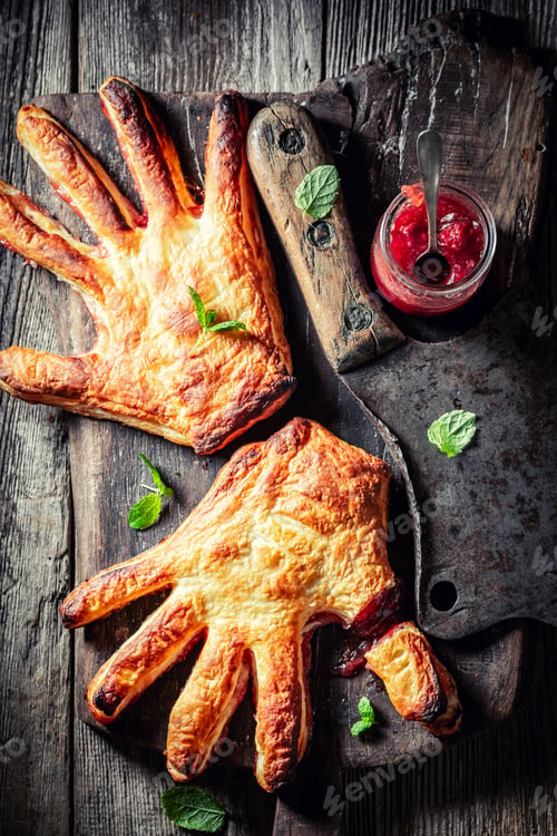 Preview: Top view of strange hand cake with thumb cut off