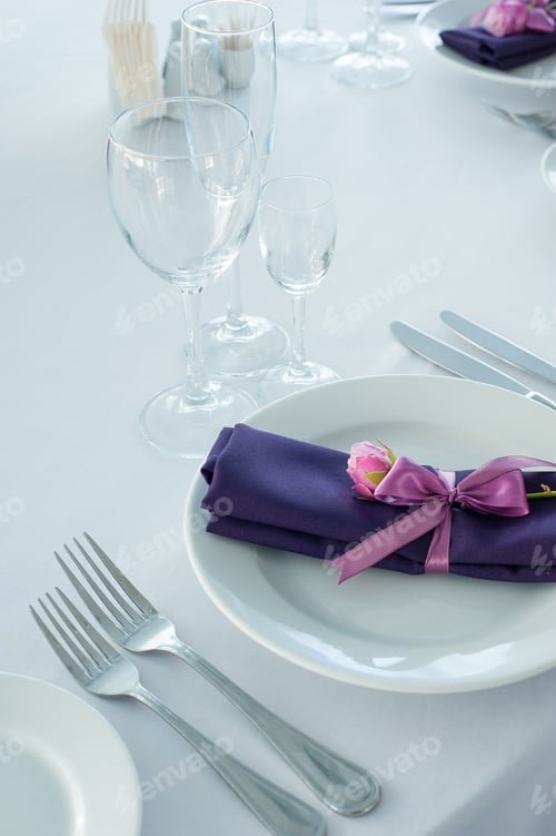 Preview: Festive table setting in the restaurant with flowers. Wedding decor.