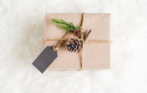 Preview: Brown paper craft warped on present box decorate with pine cone and green leaf