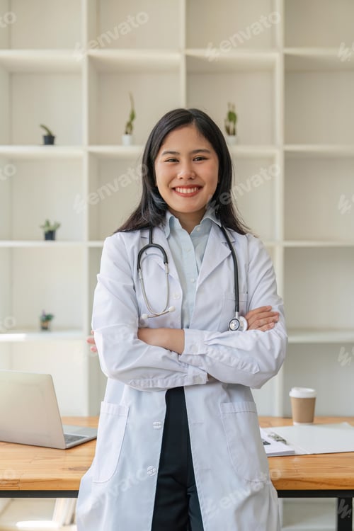 Preview: Portrait of female Asia doctor standing in her office at clinic