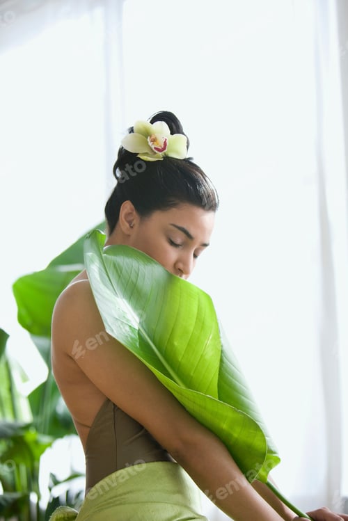 Preview: Serene beauty drapes in green