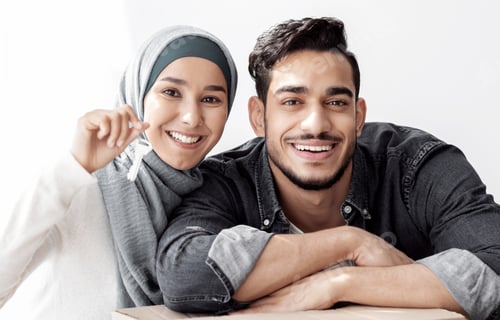 Preview: Key chain in smiling muslim couple hands, moving concept