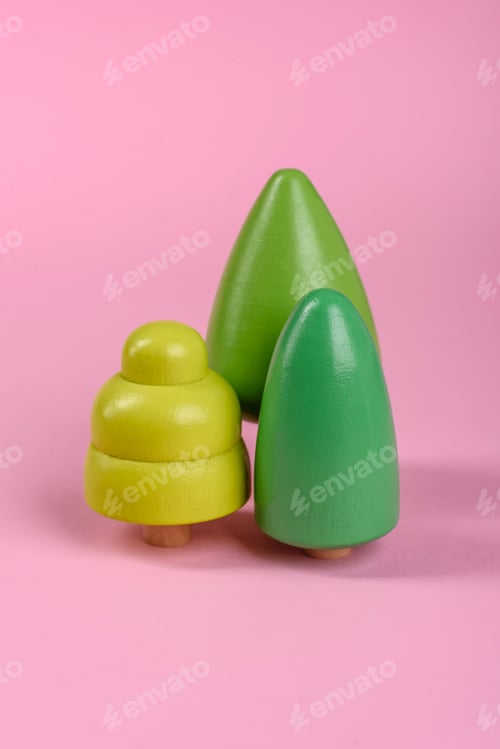 Preview: Wooden model of a tree with a green crown and trunk on a pink background