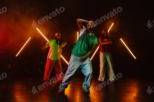 Preview: Group of hip hop dancer dancing together.