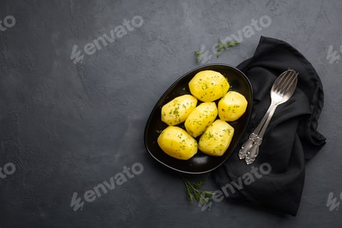 Preview: Delicious boiled potatoes with dill