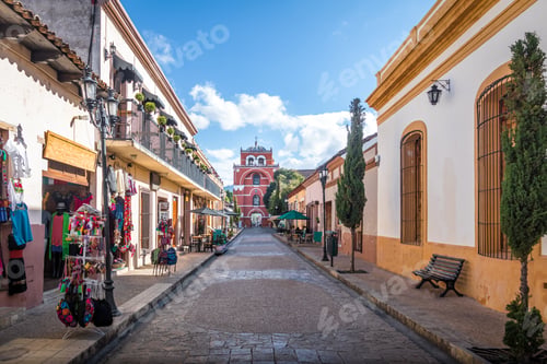 Preview: Pedestrian street and Del Carmen Arch Tower - San Cristobal de las Casas, Chiapas, Mexico