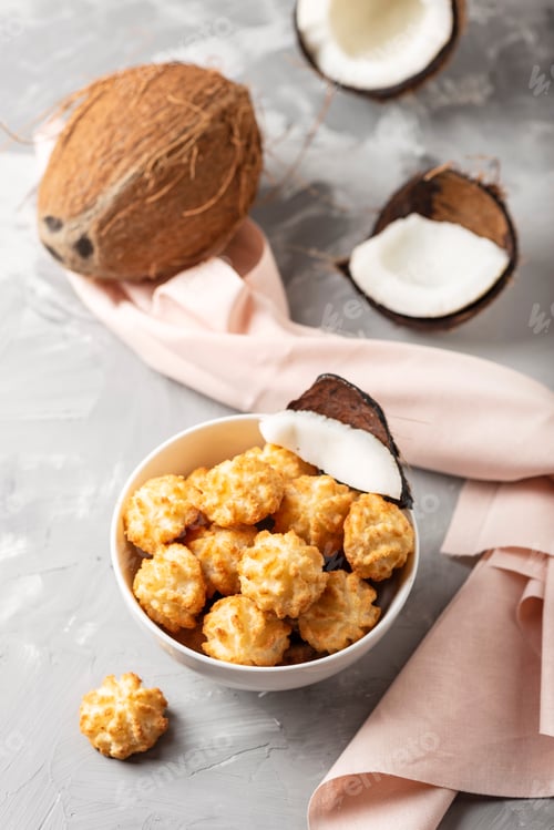 Preview: coconut cookies on the marble table