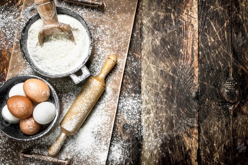 Preview: Flour with fresh eggs.