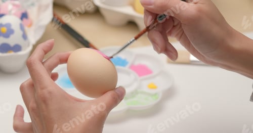 Preview: Painting on egg for Easter holiday