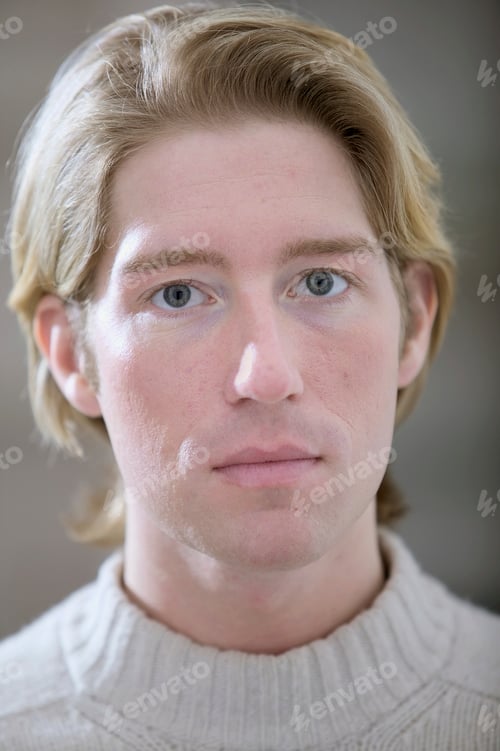 Preview: Portrait of a serious looking man