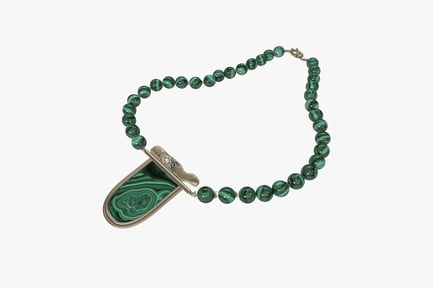Preview: Green beaded necklace with ornate malachite pendant