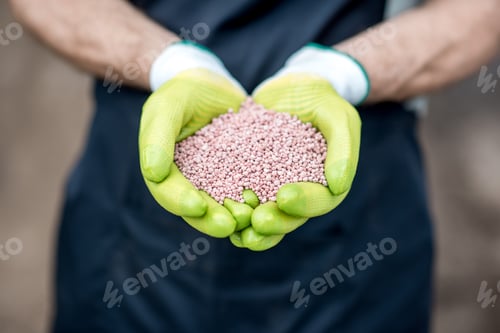 Preview: Holding mineral fertilizers