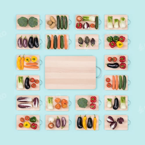Preview: Fresh vegetables and wooden chopping board