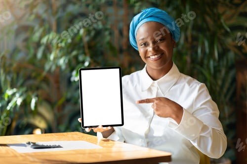Preview: Cheerful african american woman showing digital pad with empty screen