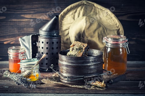 Preview: Rusty tools for beekeeping with fresh and sweet honey
