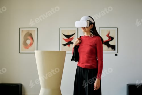 Preview: Experiencing Virtual Reality in Modern Art Gallery