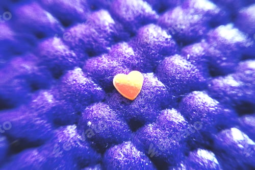 Preview: Golden heart on violet background